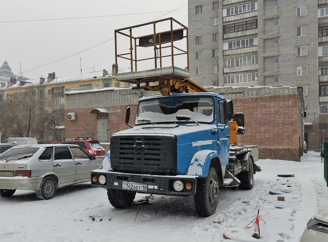 Абайская область, № 742 AEY 18 — ЗИЛ-4331/4329/4332/4333/4335 (общ.мод.)