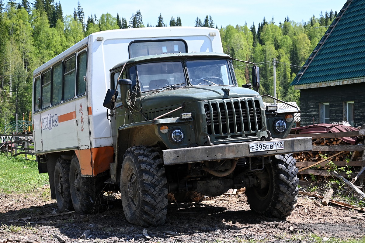 Кемеровская область, № Е 395 ЕВ 142 — Урал-4320-01