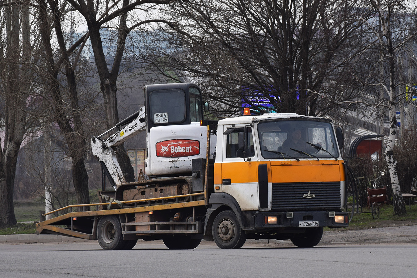 Волгоградская область, № К 172 ЕР 134 — МАЗ-437040