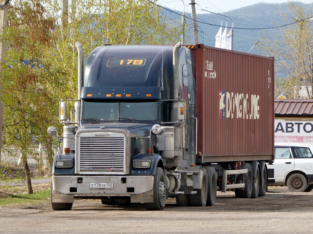 Приморский край, № Х 178 УК 125 — Freightliner FLD 132 Classic XL