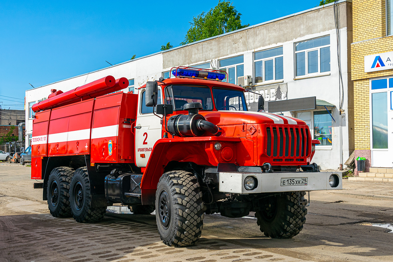 Архангельская область, № Е 135 ХК 29 — Урал-5557-40
