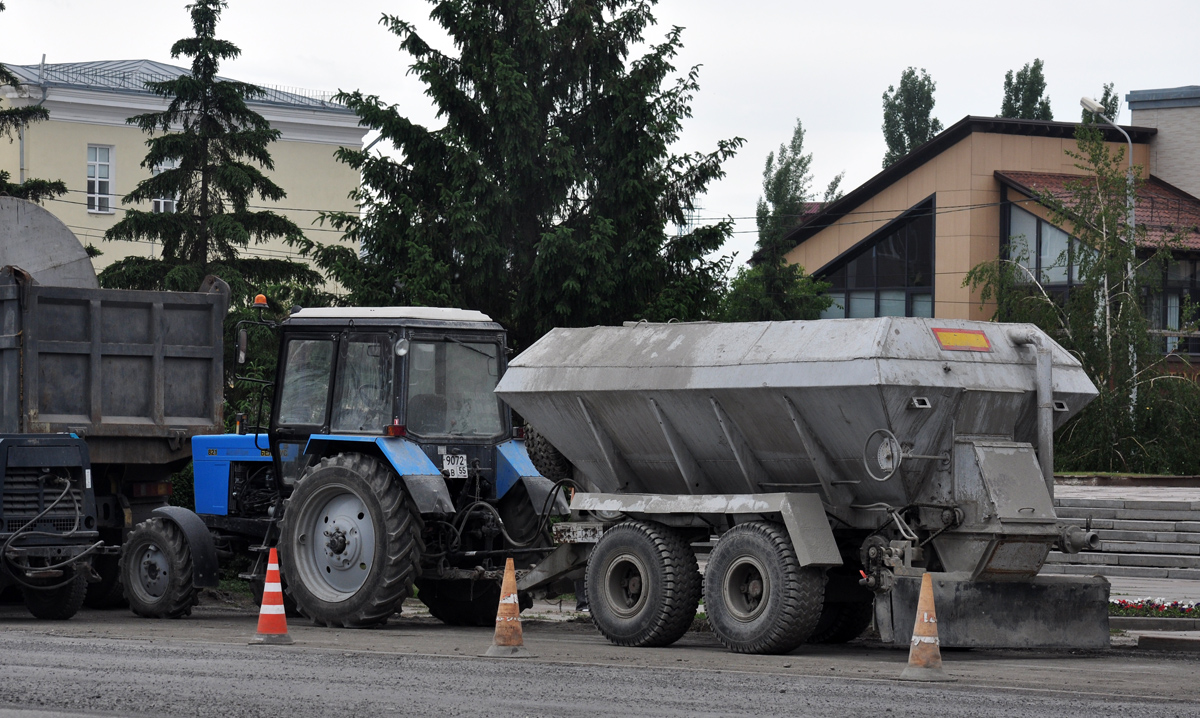 Омская область, № 9072 АВ 55 — Беларус-82.1; Омская область, № (55) Б/Н ПР 0001 —  Модель неизвестна; Транспортные средства без номеров (Омская область)