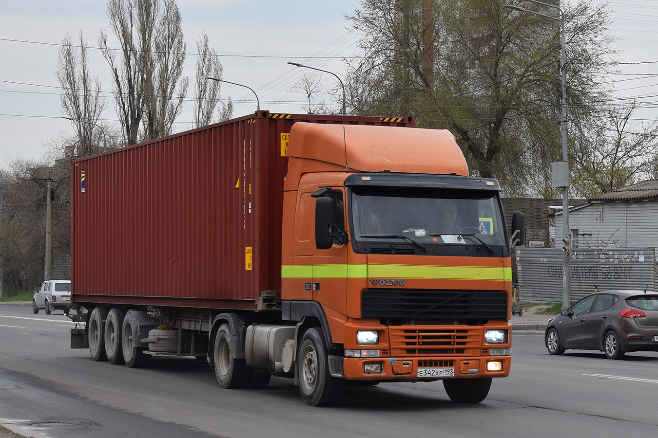 Краснодарский край, № Е 342 ХР 193 — Volvo ('1993) FH12.380