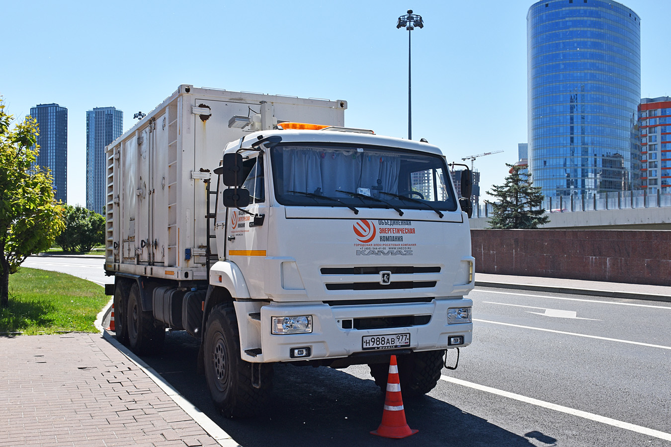 Москва, № Н 988 АВ 977 — КамАЗ-43118 (общая модель)