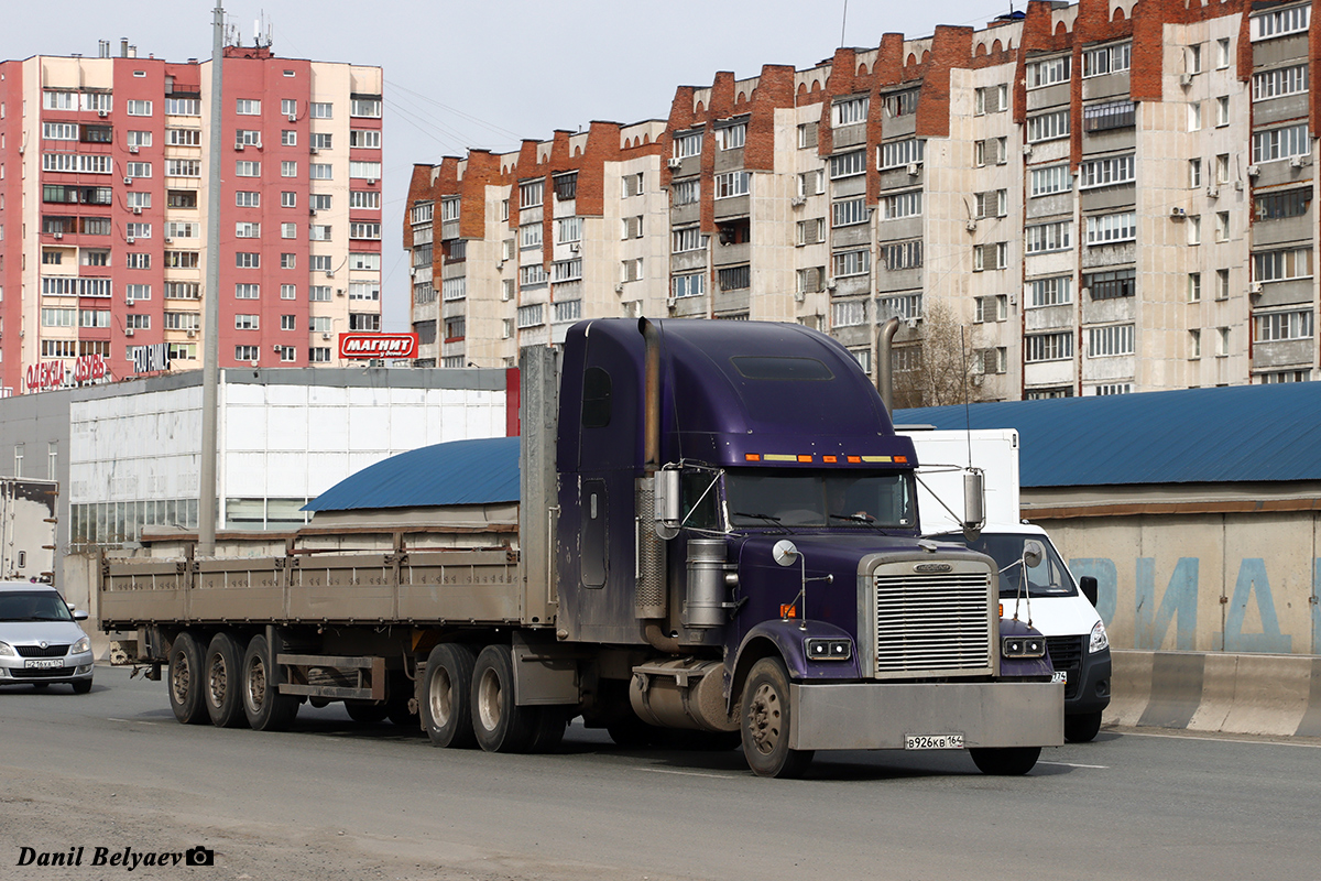 Саратовская область, № В 926 КВ 164 — Freightliner FLD 132 Classic XL