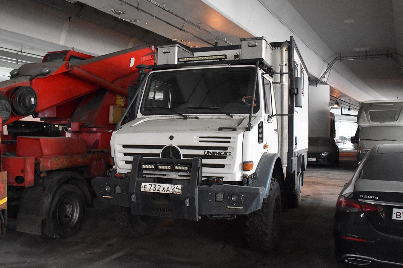 Красноярский край, № Е 732 ХА 24 — Mercedes-Benz Unimog (общ.м)
