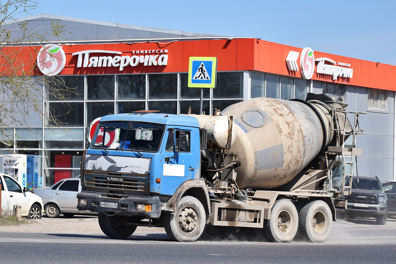 Волгоградская область, № М 820 ЕА 34 — КамАЗ-53229-15 [53229R]