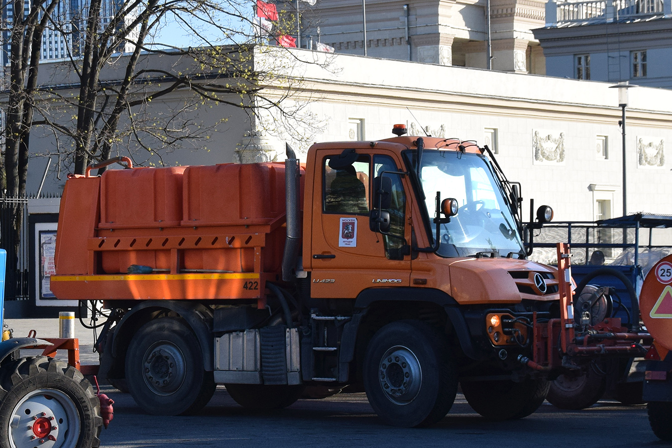 Москва, № 422 — Mercedes-Benz Unimog U423