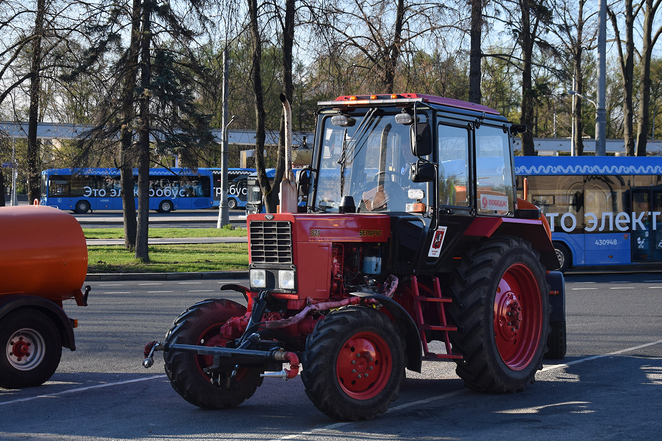 Москва, № 3330 МР 77 — Беларус-82.1