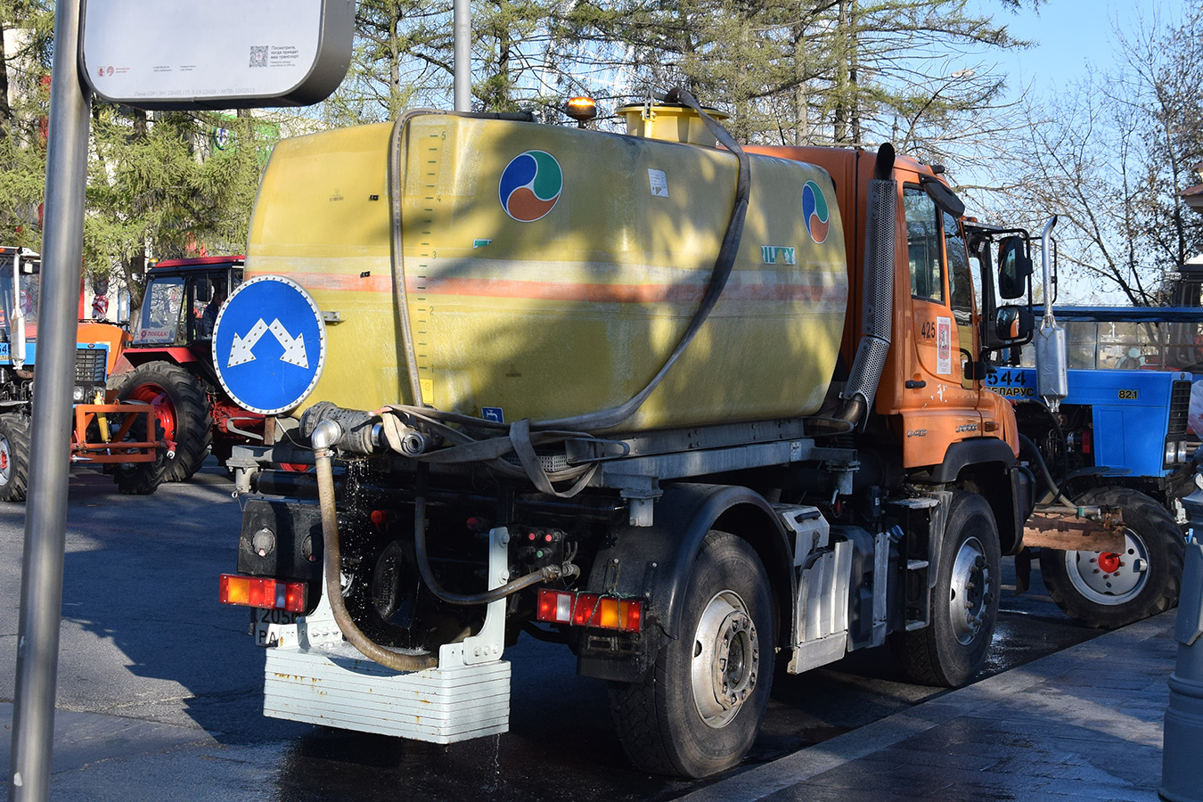 Москва, № 425 — Mercedes-Benz Unimog U423
