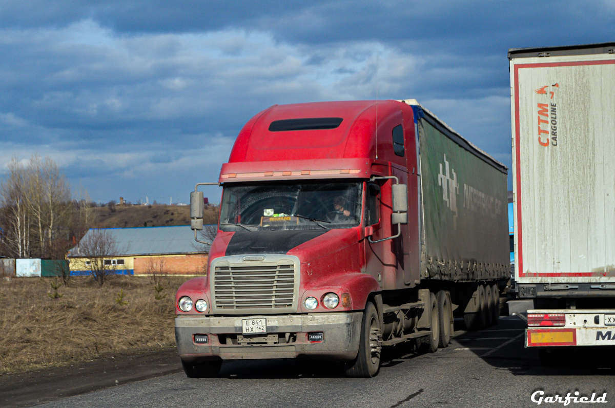 Кемеровская область, № Е 841 НХ 142 — Freightliner Century Class