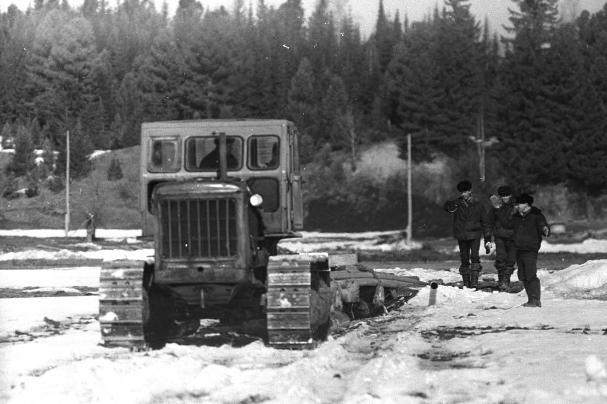 Ханты-Мансийский автоном.округ, № (86) Б/Н СТ 0014 — Т-100М (общая модель); Транспортные средства без номеров (Ханты-Мансийский автоном.округ); Исторические фотографии (до 2000 года) (Ханты-Мансийский автоном.округ)