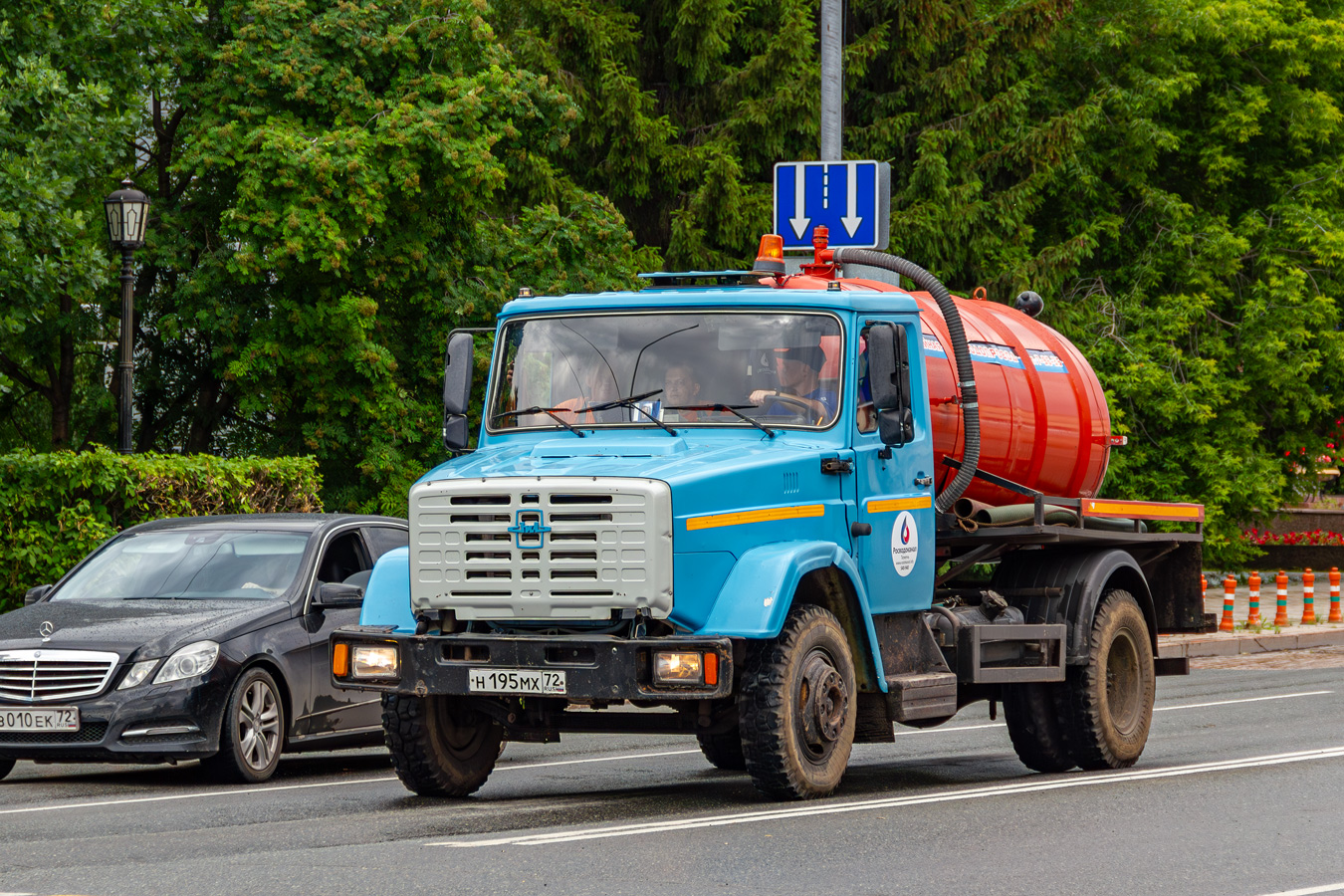 Тюменская область, № Н 195 МХ 72 — ЗИЛ-432932