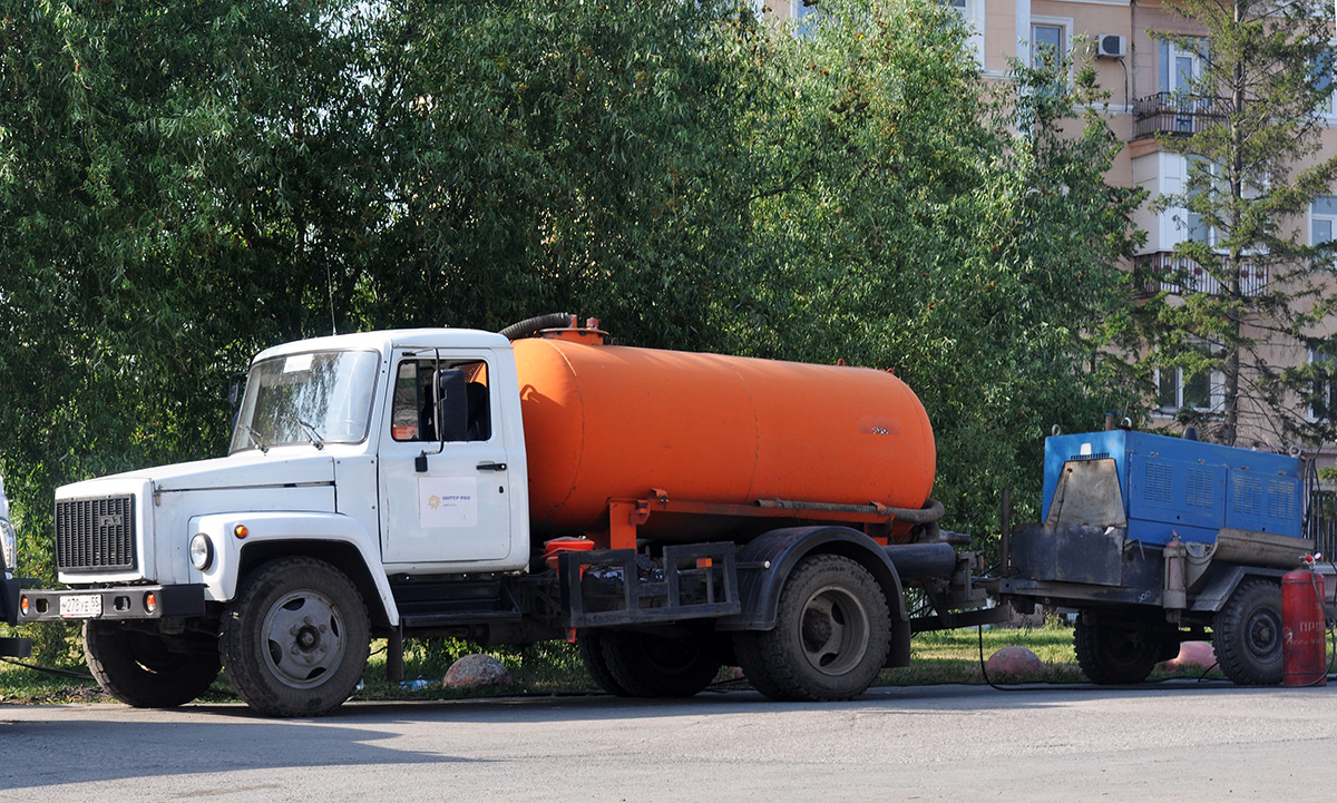 Омская область, № М 278 УЕ 55 — ГАЗ-3307; Омская область, № АТ 8810 55 —  Прочие модели