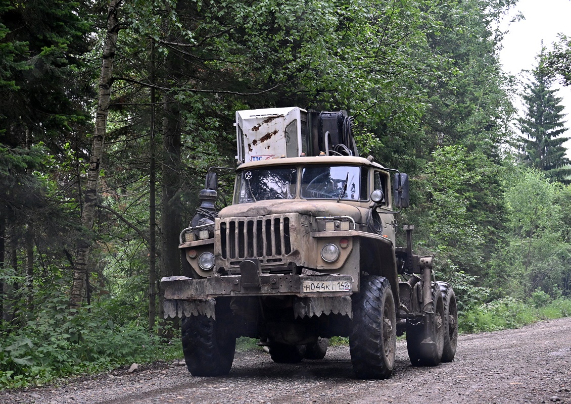 Кемеровская область, № Н 044 КТ 142 — Урал-5557-10