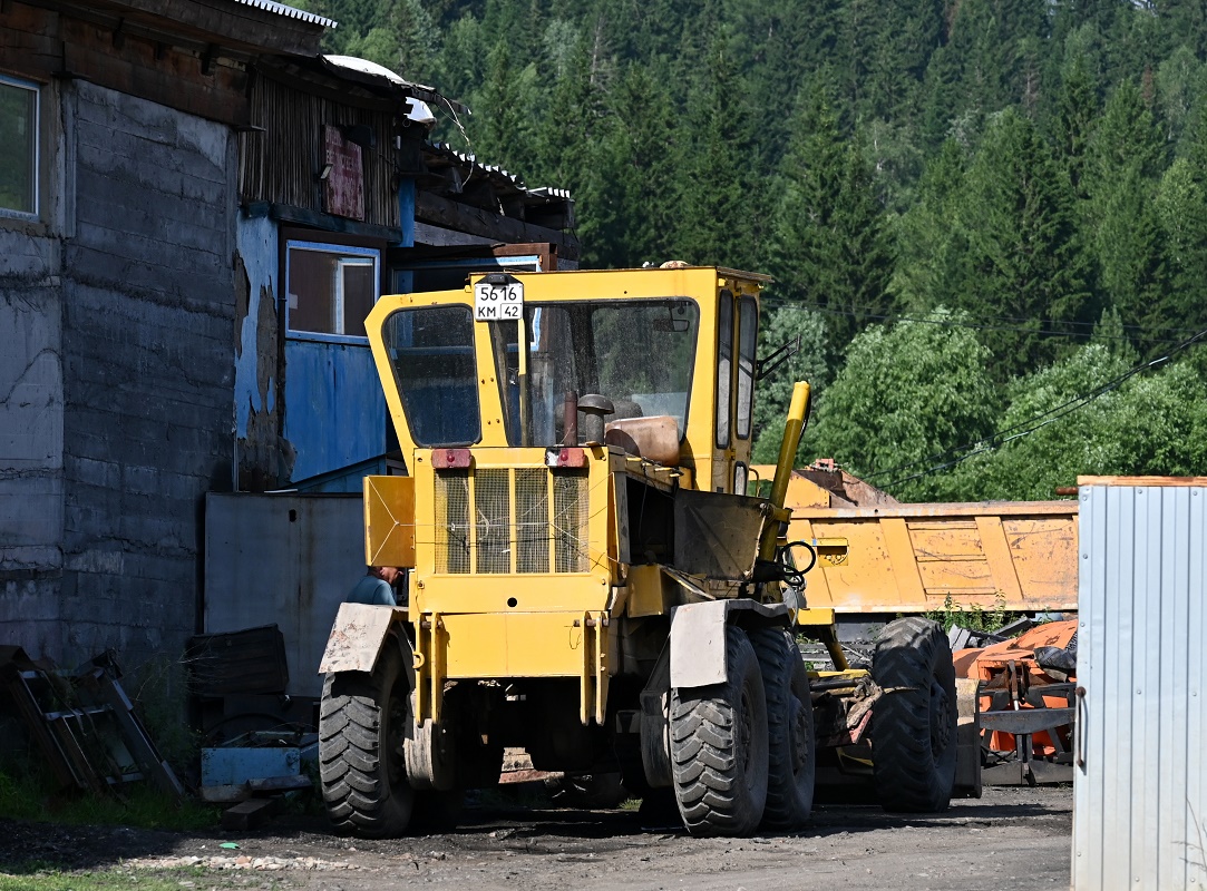 Кемеровская область, № 5616 КМ 42 — ДЗ-143 / ДЗ-180