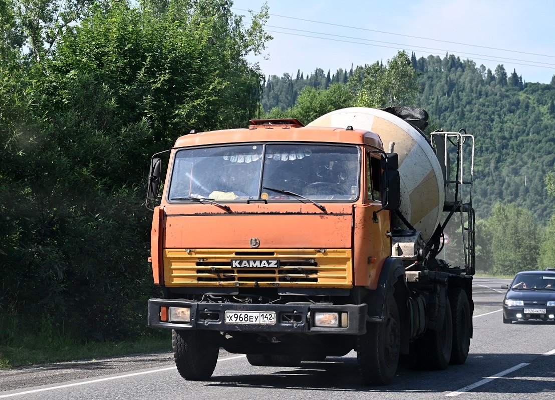 Кемеровская область, № Х 968 ЕУ 142 — КамАЗ-55111-15 [55111R]