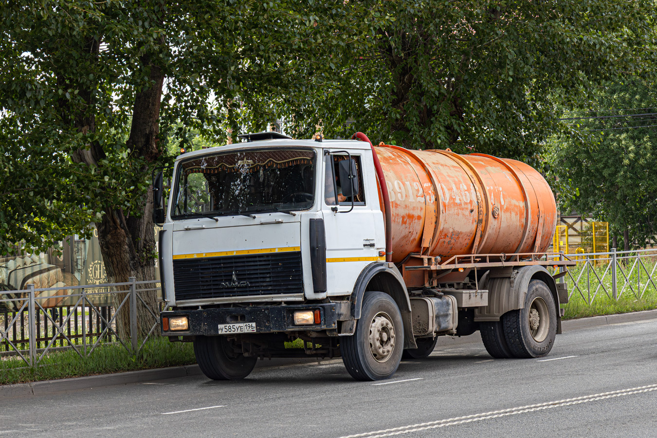 Свердловская область, № У 585 УЕ 196 — МАЗ-5337 (общая модель)
