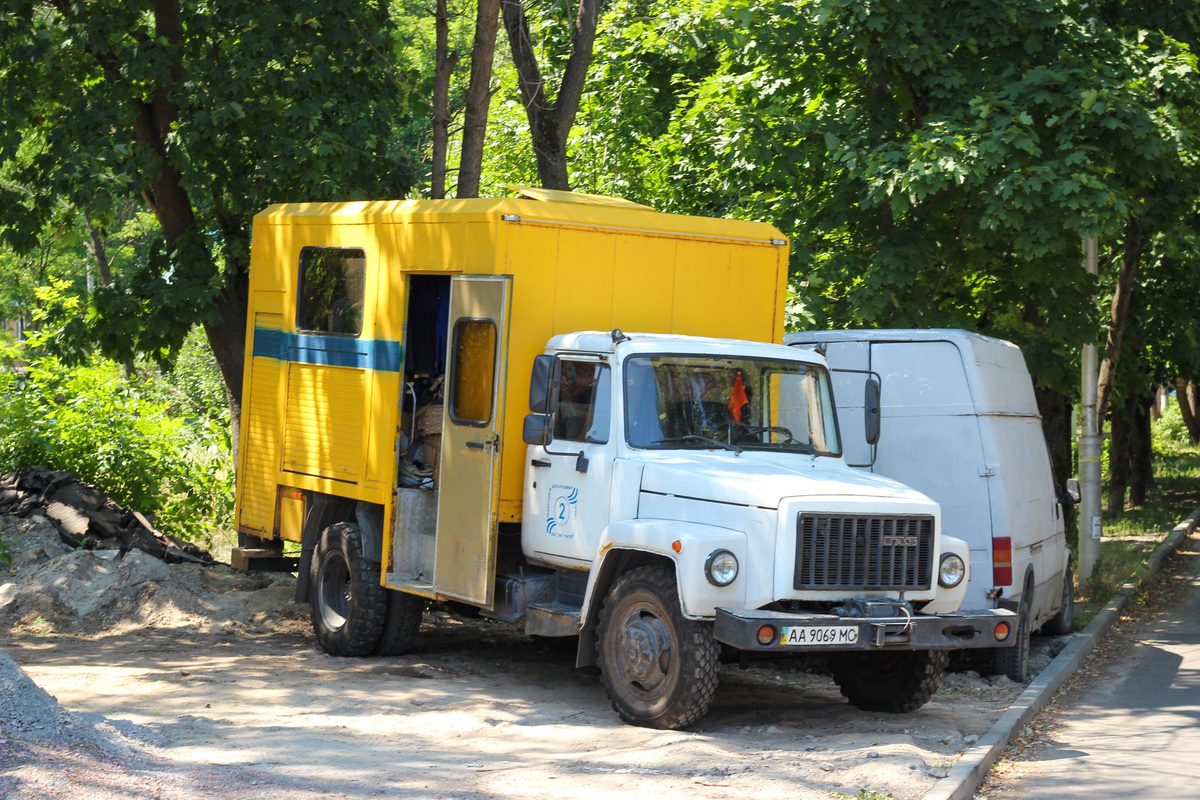 Киев, № АА 9069 МС — ГАЗ-3309