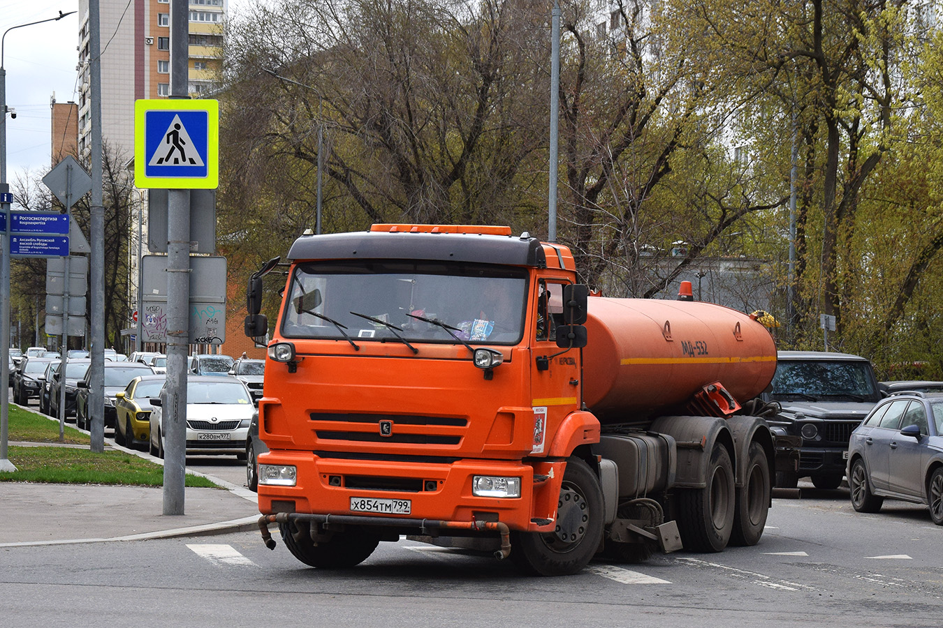 Москва, № 8225 — КамАЗ-65115 (общая модель)