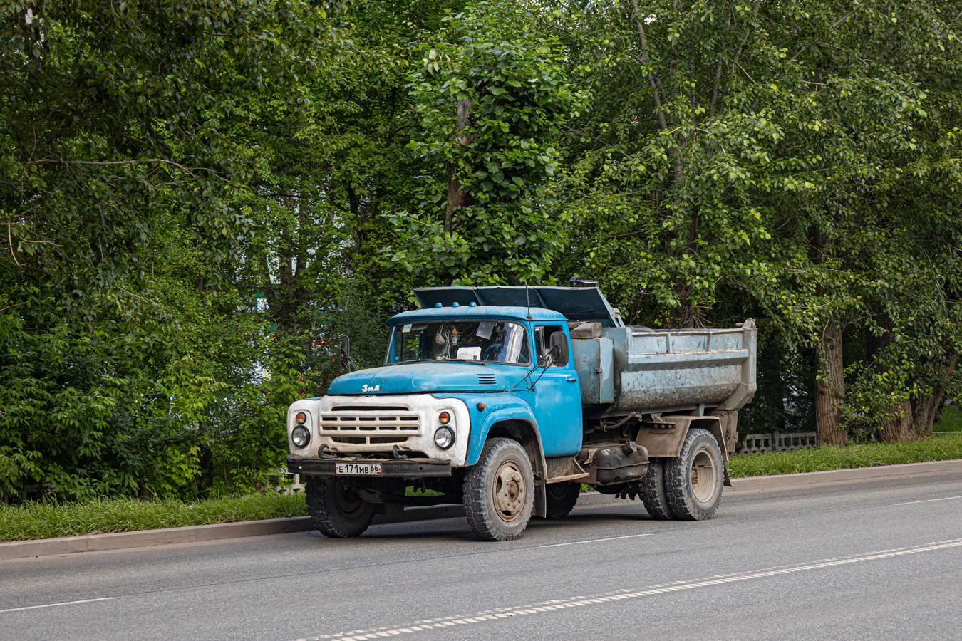 Свердловская область, № Е 171 МВ 66 — ЗИЛ-495710