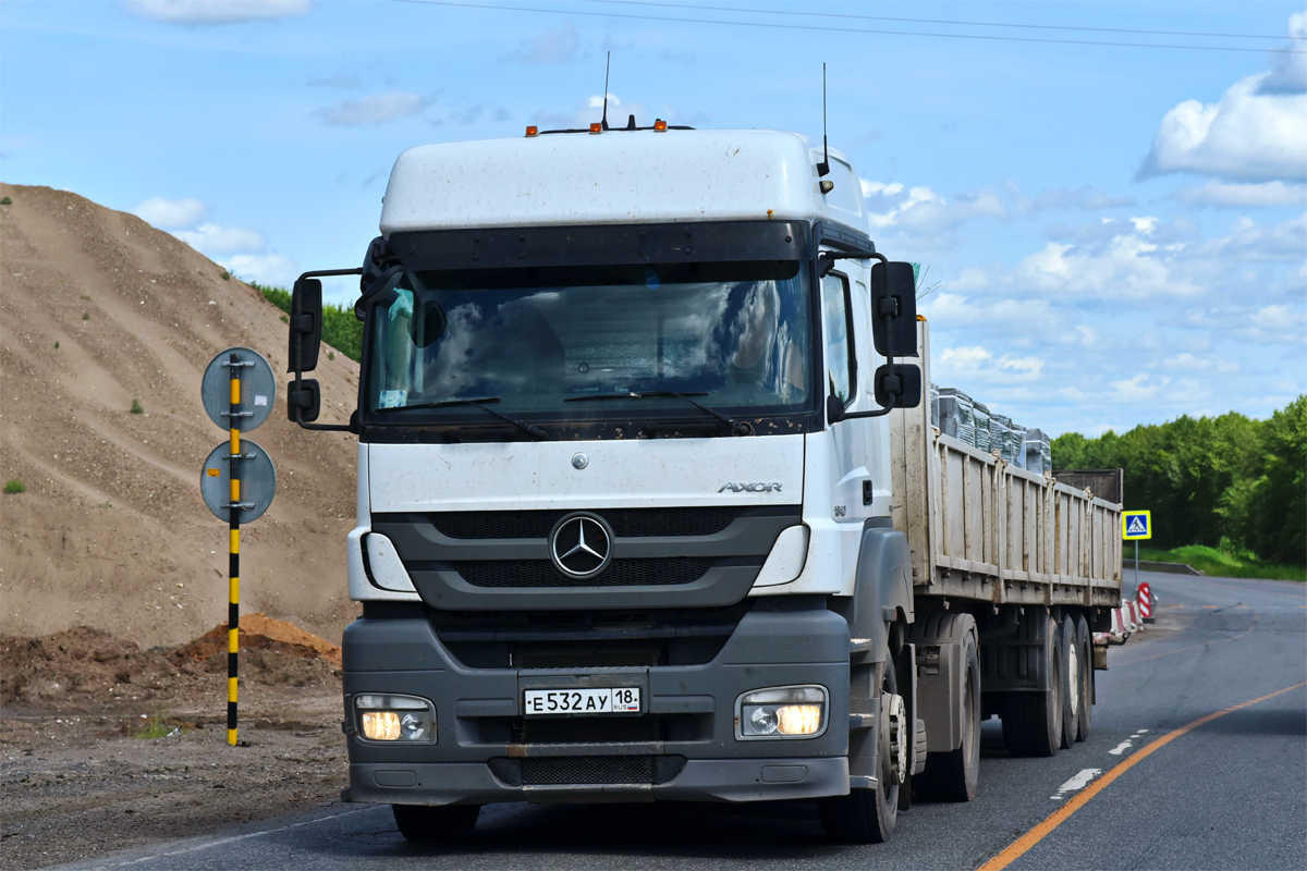 Удмуртия, № Е 532 АУ 18 — Mercedes-Benz Axor 1840 [Z9M]