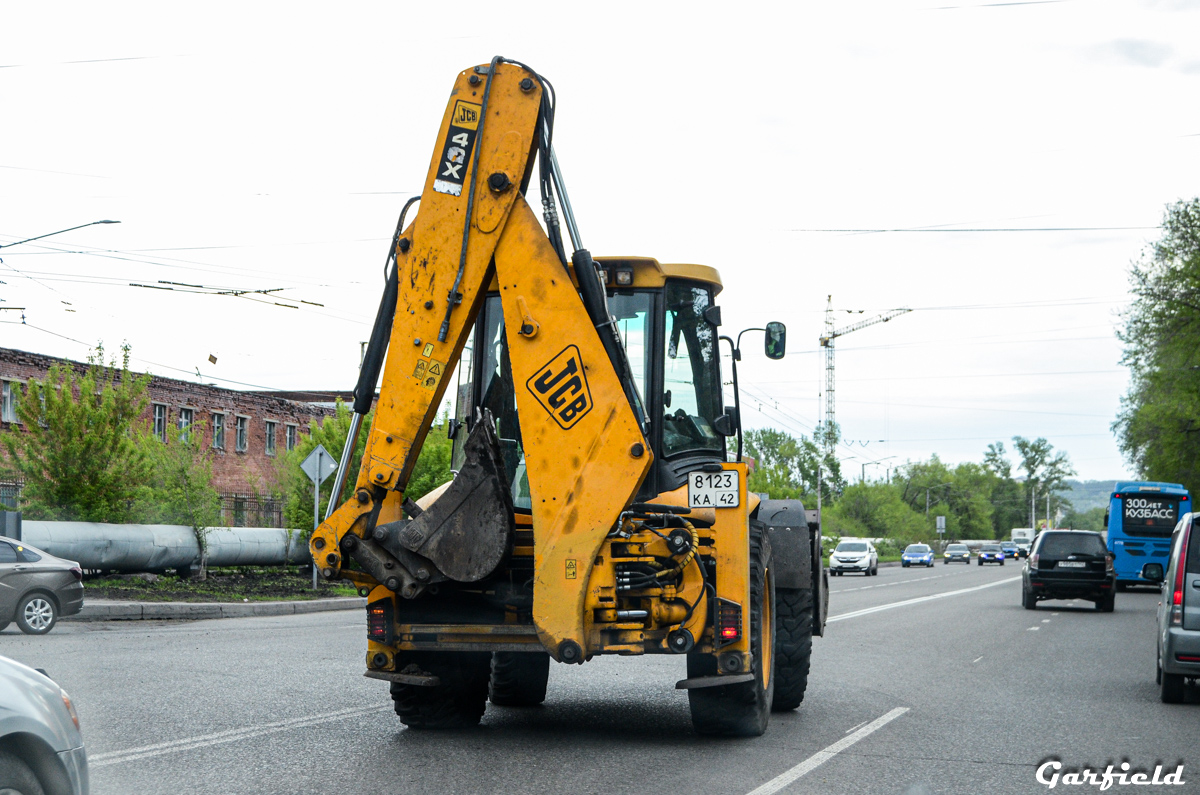 Кемеровская область, № 8123 КА 42 — JCB 4CX
