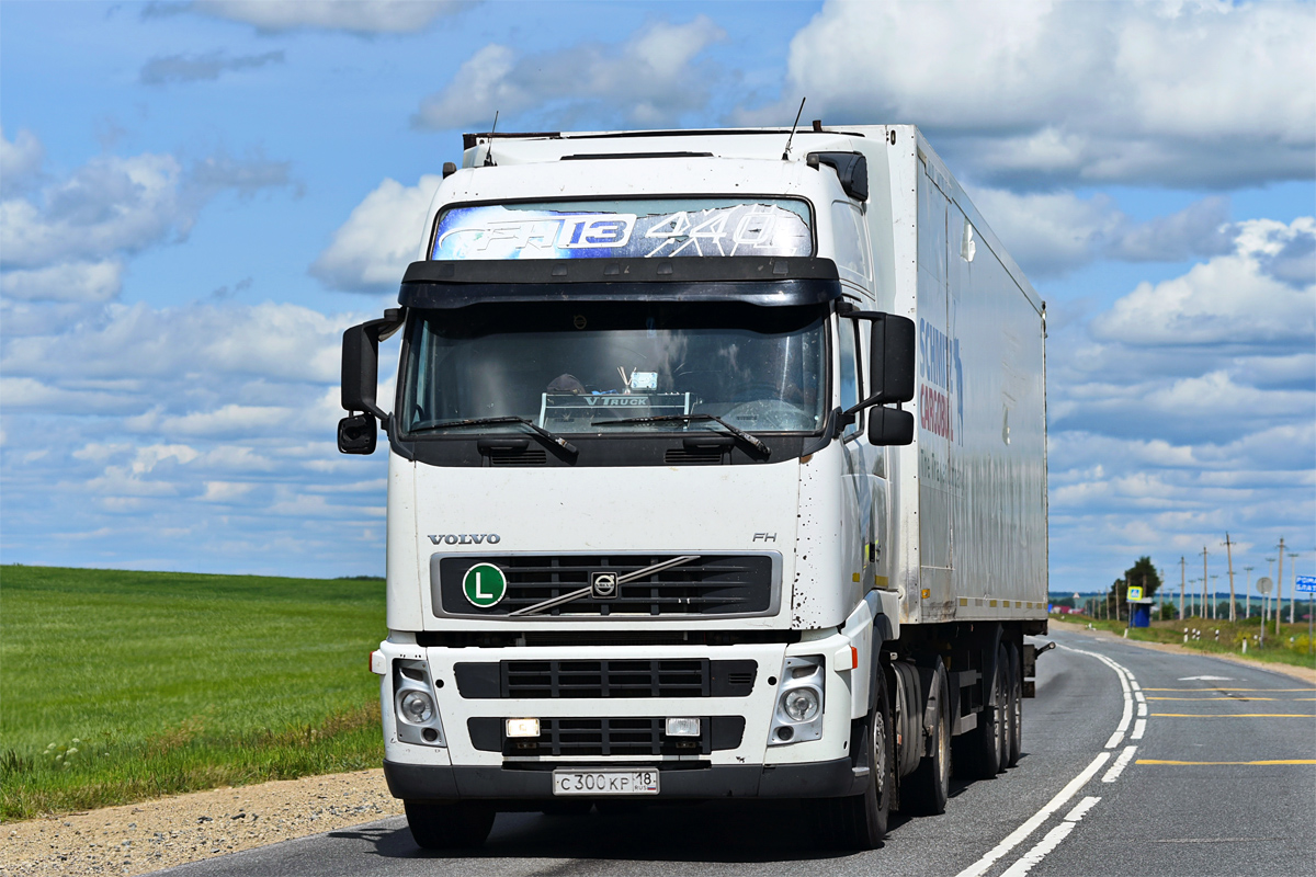 Удмуртия, № С 300 КР 18 — Volvo ('2002) FH12.440