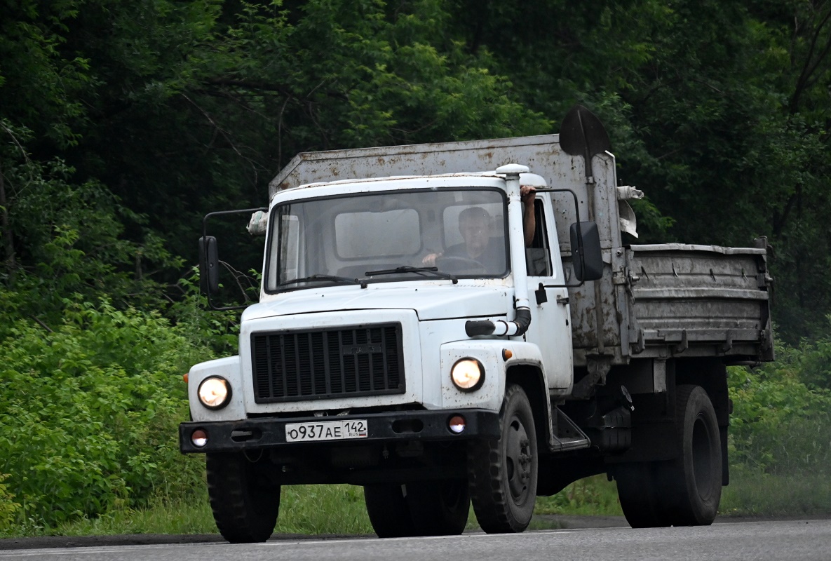 Кемеровская область, № О 937 АЕ 142 — ГАЗ-3306/3307/3309 (общая модель)