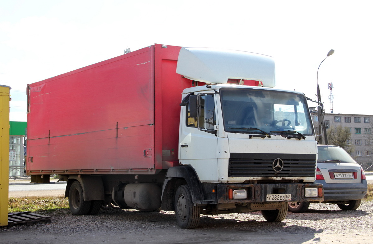 Псковская область, № У 282 ЕВ 60 — Mercedes-Benz LK 814