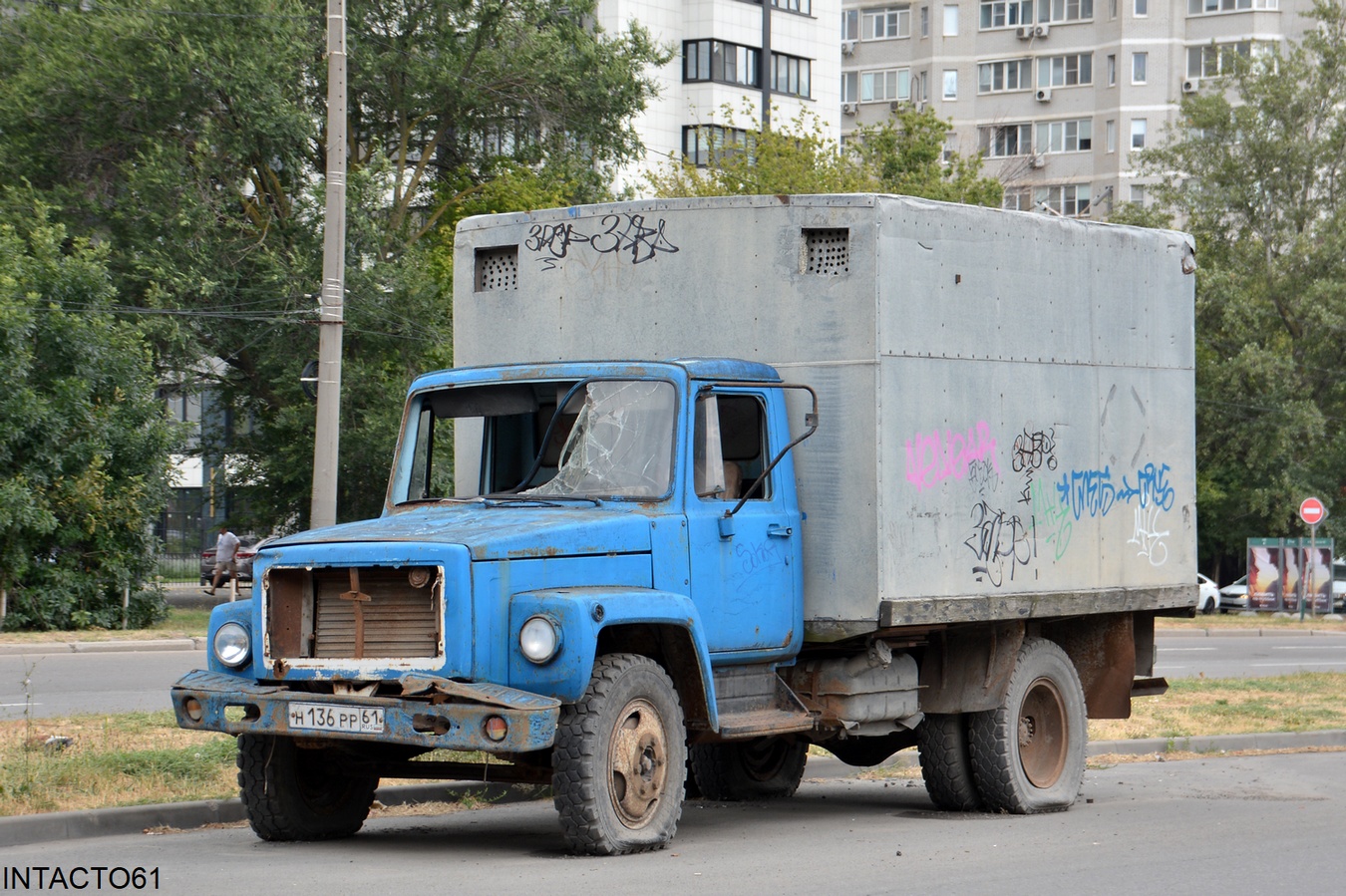 Ростовская область, № Н 136 РР 61 — ГАЗ-33073