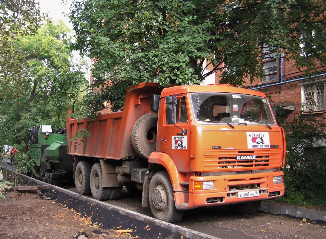 Удмуртия, № Е 468 НА 18 — КамАЗ-6520 [652000]; Удмуртия — Спецтехника с нечитаемыми на фото номерами