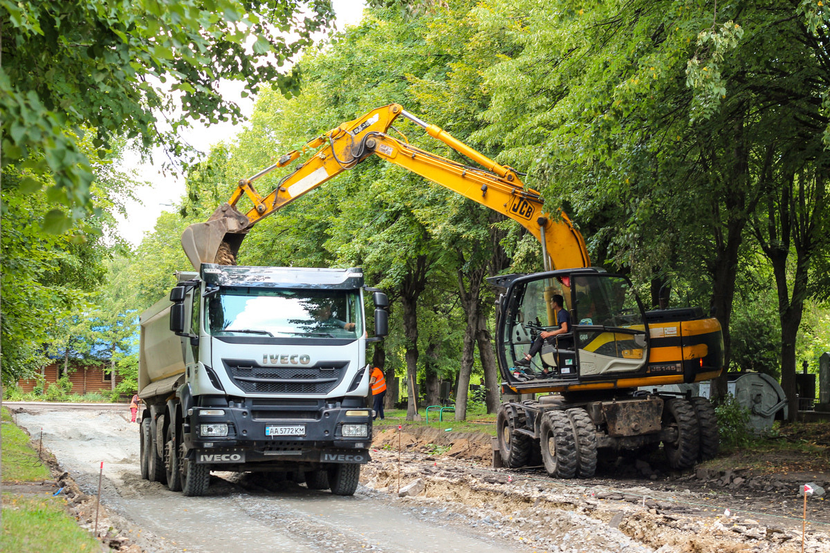 Киев, № АА 5772 КМ — IVECO Trakker ('2013)