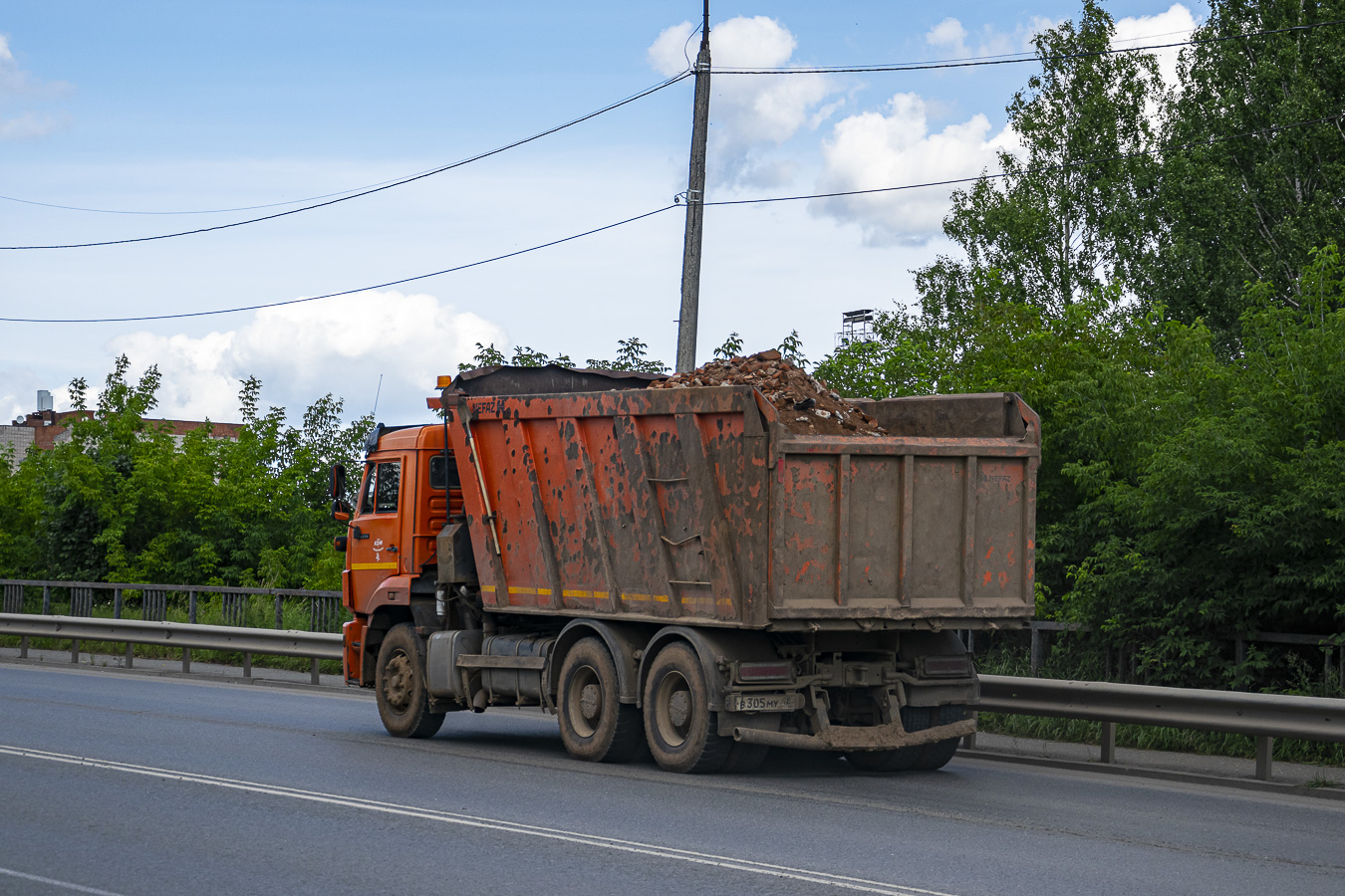 Удмуртия, № В 305 МУ 18 — КамАЗ-65115 (общая модель)