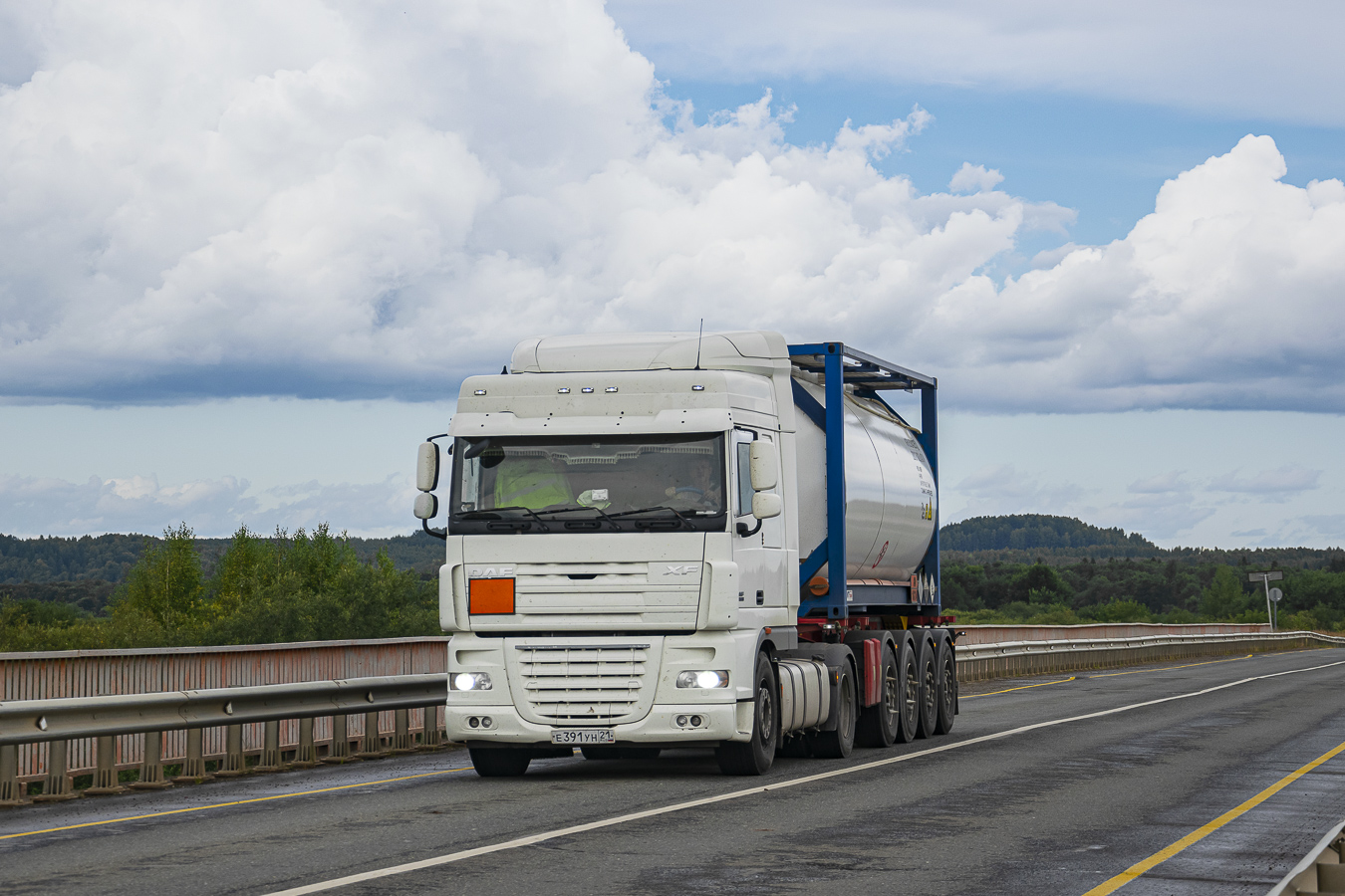 Чувашия, № Е 391 УН 21 — DAF XF105 FT