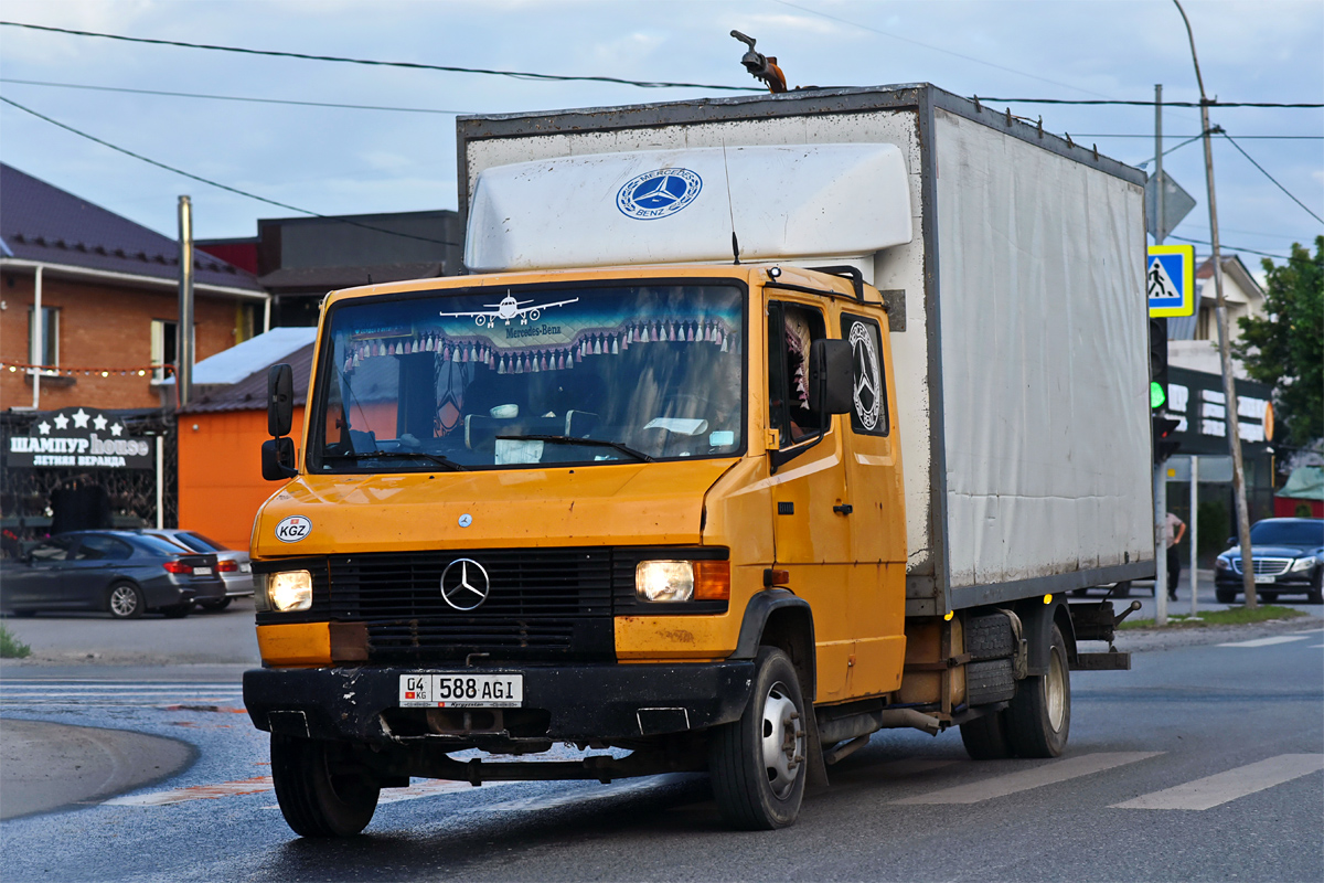 Киргизия, № 04 588 AGI — Mercedes-Benz T2 ('1986)