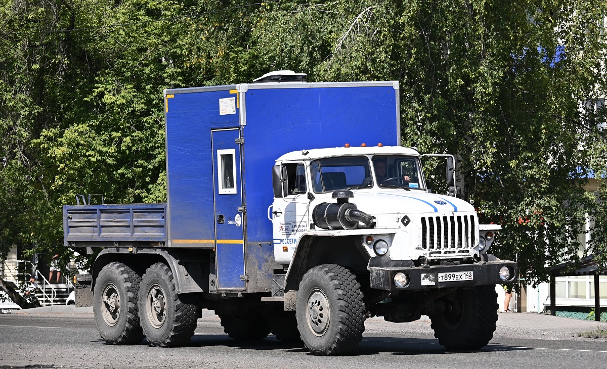 Кемеровская область, № Т 899 ЕХ 142 — Урал-4320