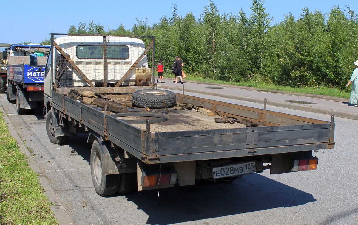 Приморский край, № Е 028 МВ 125 — Mitsubishi Fuso Canter