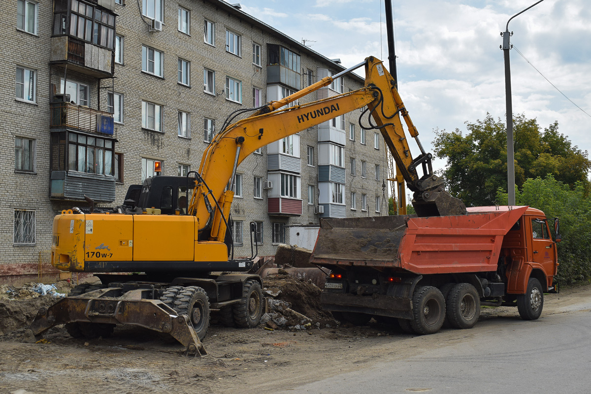 Алтайский край, № 8882 АР 22 — Hyundai R170W; Алтайский край, № В 534 ХН 22 — КамАЗ-55111-15 [55111R]