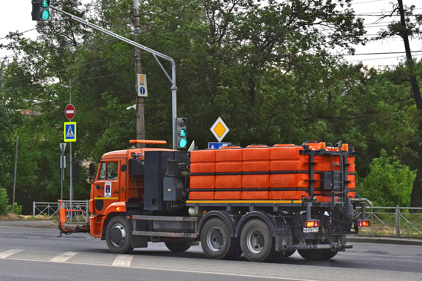 Волгоградская область, № Н 645 ВУ 134 — КамАЗ-65115-37