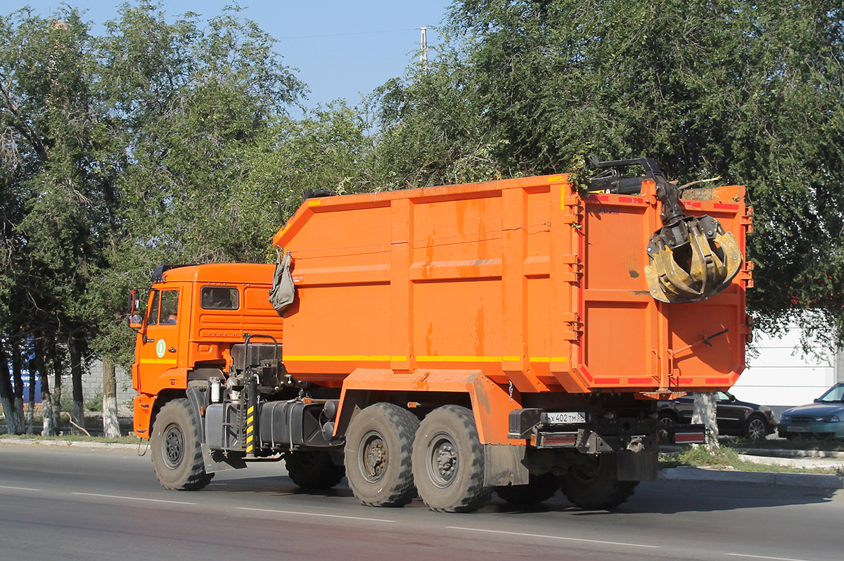 Оренбургская область, № Х 402 ТМ 56 — КамАЗ-43118 (общая модель)
