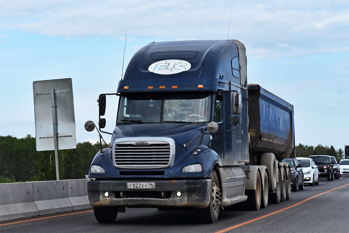 Свердловская область, № Т 022 ЕУ 96 — Freightliner Columbia
