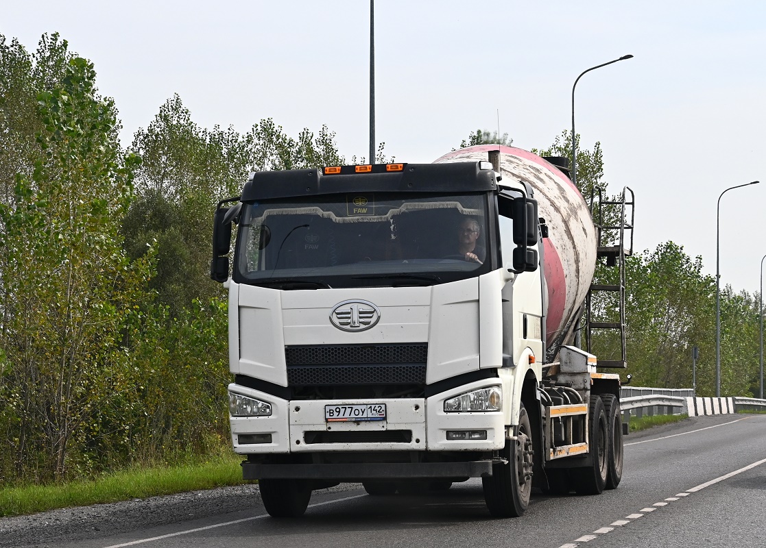 Кемеровская область, № В 977 ОУ 142 — FAW J6 CA5250