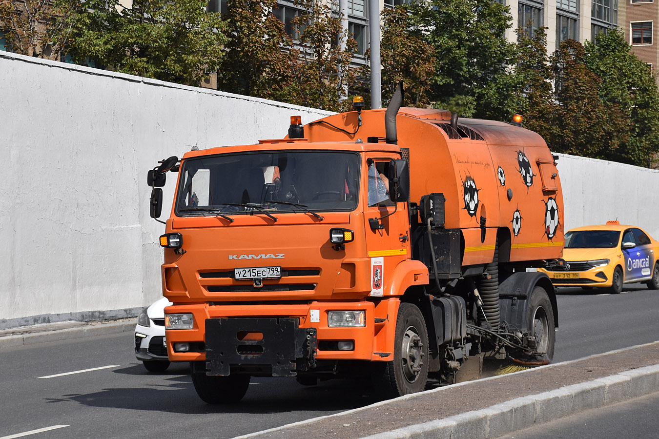 Москва, № У 215 ЕС 799 — КамАЗ-53605-L4(19)