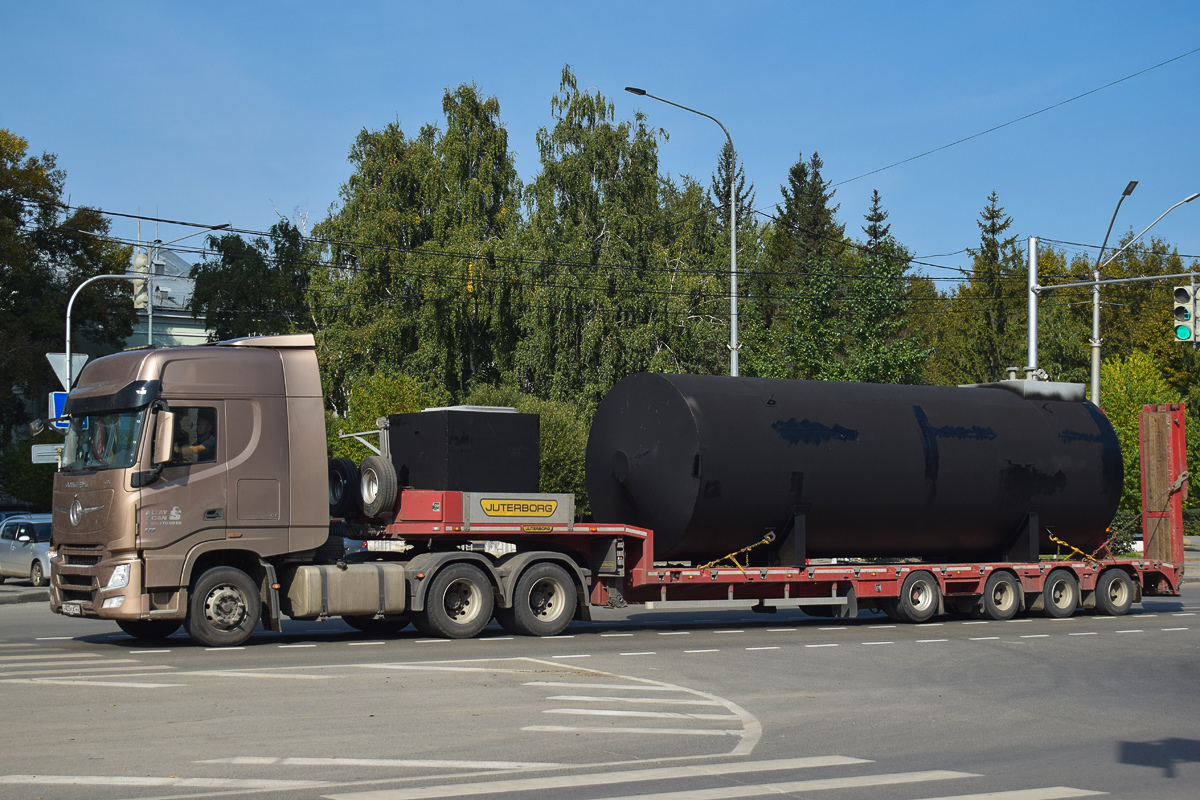 Алтайский край, № Е 403 КХ 122 — Dongfeng GX DFH4271