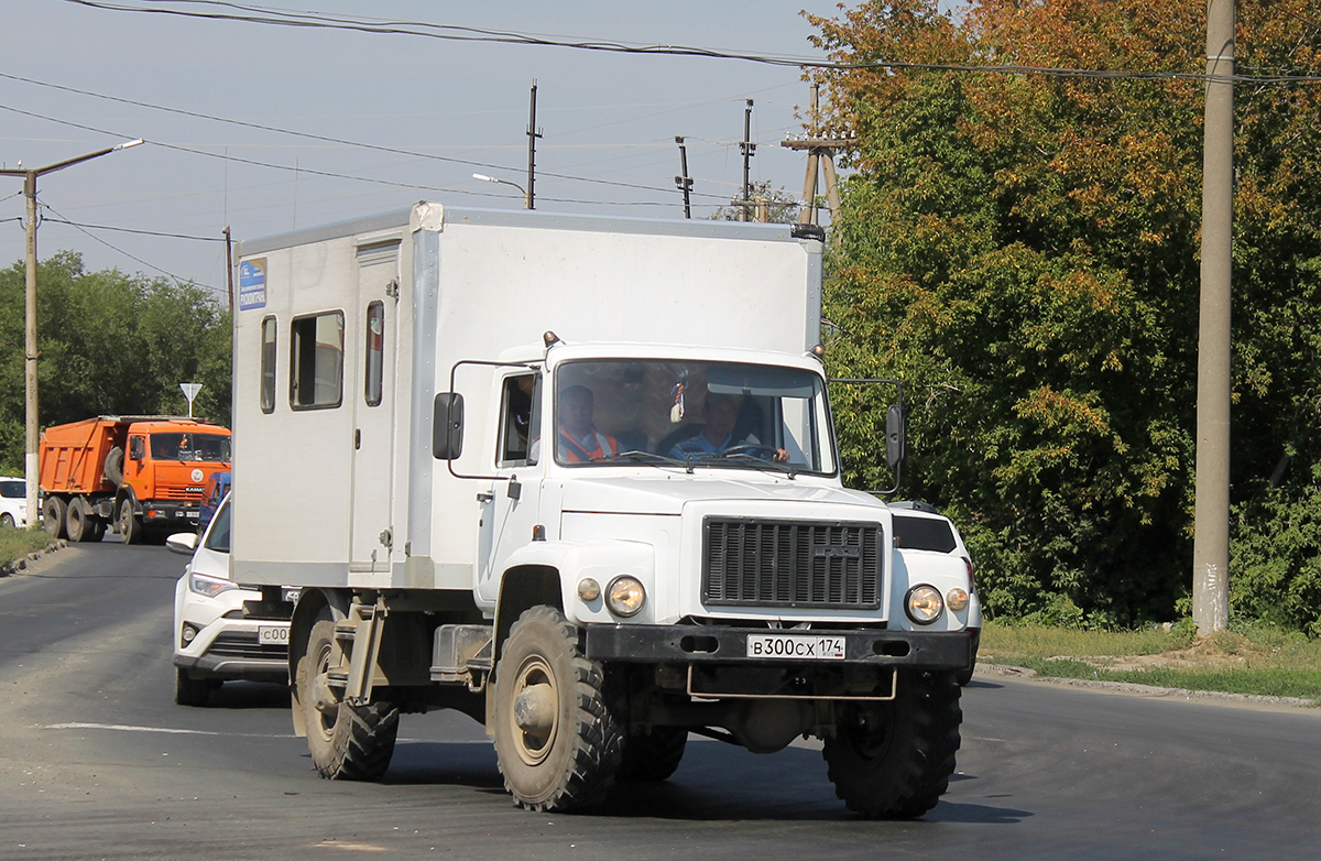 Оренбургская область, № В 300 СХ 174 — ГАЗ-33081 «Садко»
