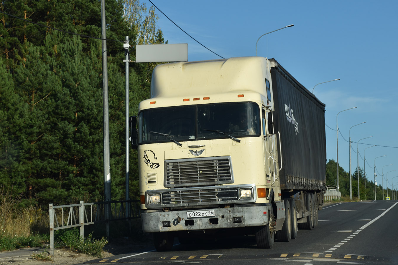 Санкт-Петербург, № В 022 ХК 98 — International 9800