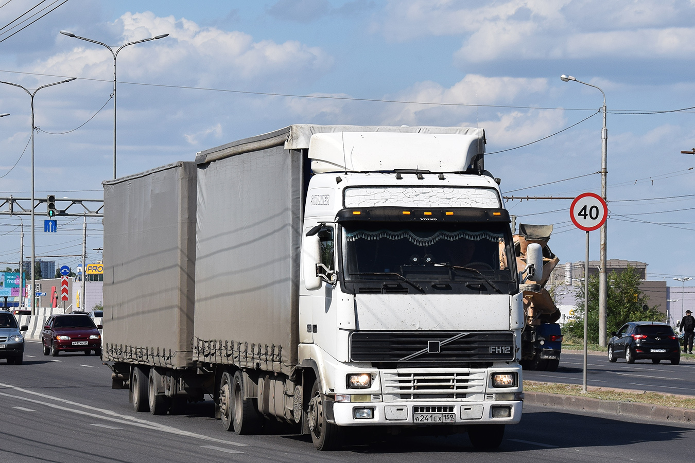 Пермский край, № А 241 ЕХ 159 — Volvo ('1993) FH12.420