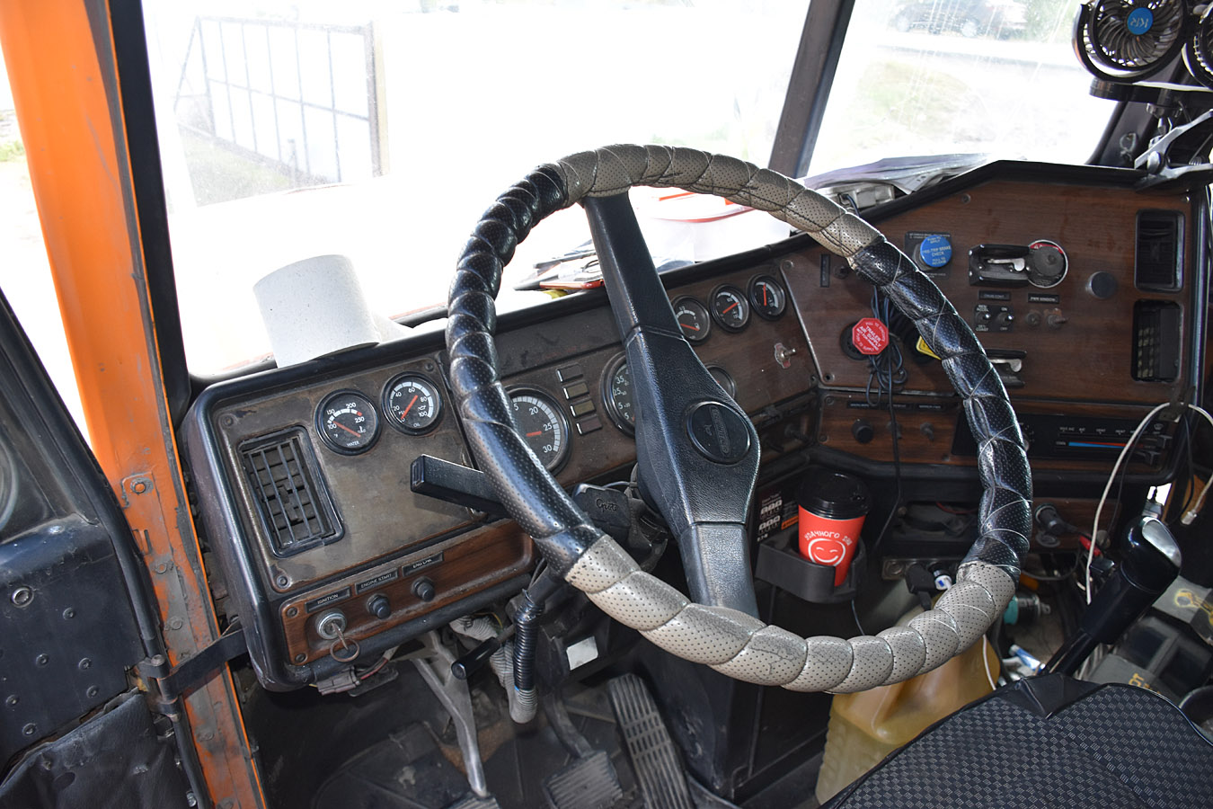 Рязанская область, № Е 837 ЕМ 62 — Freightliner FLD 120 SD