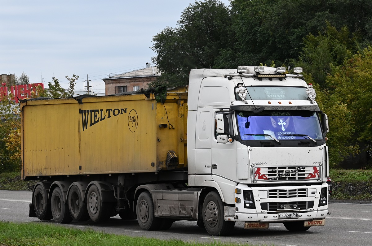 Кемеровская область, № О 502 НР 142 — Volvo ('2002) FH12.460